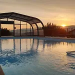 مكان تخييم Domaine Larlapean 3*