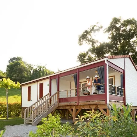 Domaine Larlapean 3* Saint-Martin-dʼArrossa