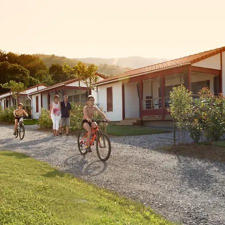 Domaine Larlapean 3* Saint-Martin-dʼArrossa