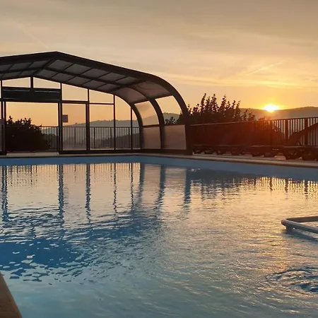 אתר קמפינג Domaine Larlapean 3*
