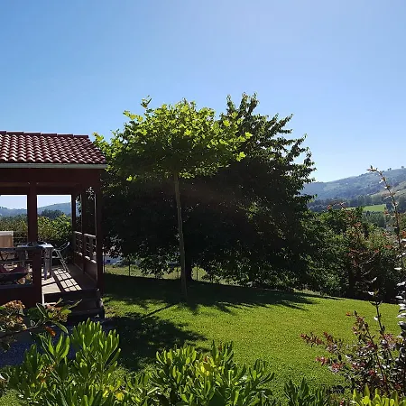 אתר קמפינג Domaine Larlapean Saint-Martin-dʼArrossa