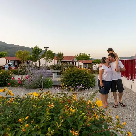 אתר קמפינג Domaine Larlapean