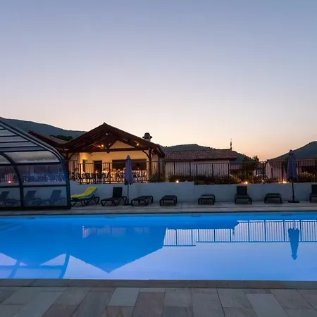 אתר קמפינג Domaine Larlapean 3*